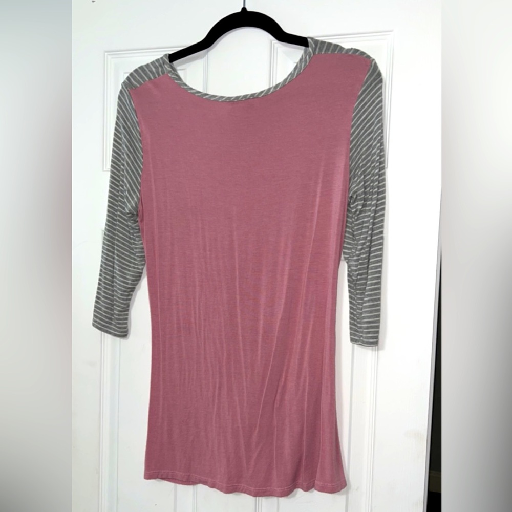 C’est La Vie light pink w/ light gray & white striped sleeves with Tie Bottom; L
